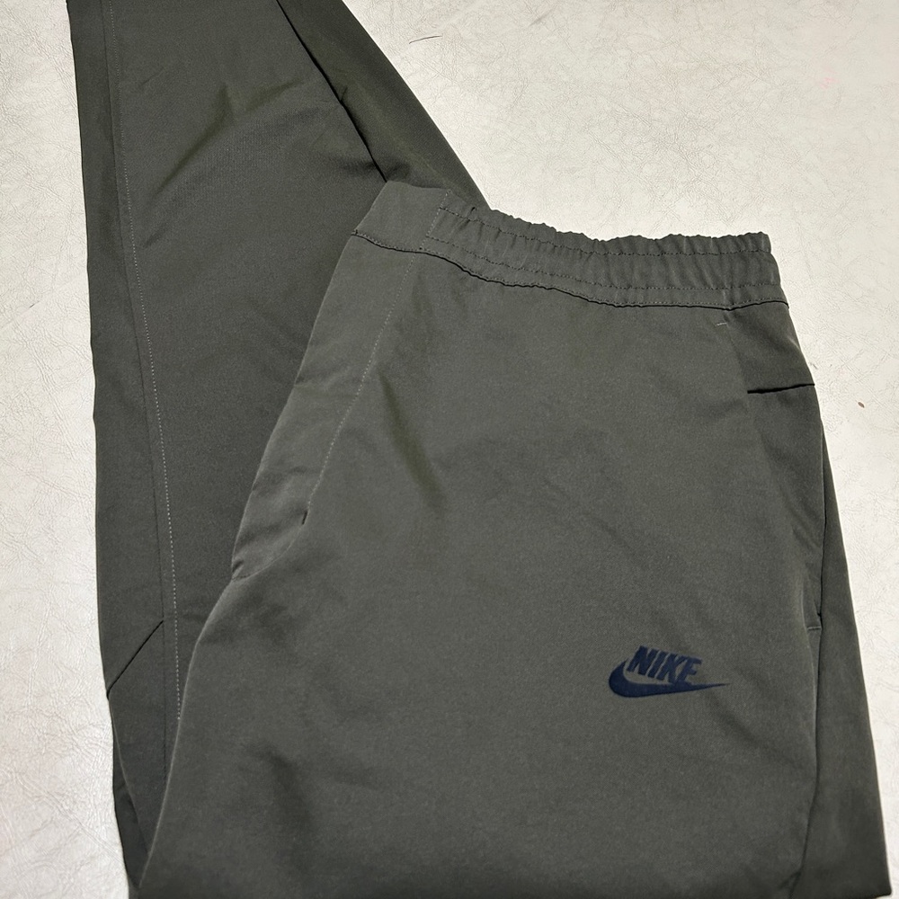 NWT Nike Mens Woven Tapered Pant, XL
